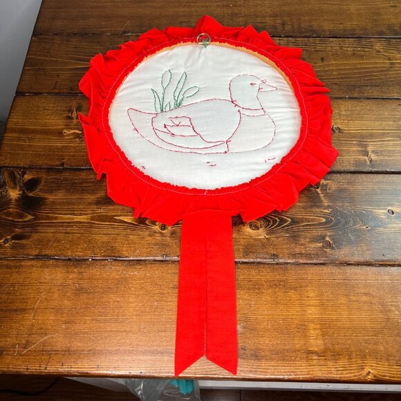 Handmade Duck Embroidered & Appliqué Wall Hanging Red Ruffle Lace Trim 16" Dia - Picture 2 of 8